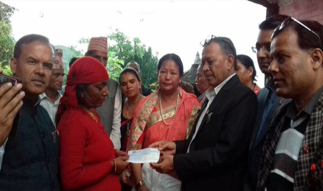 श्रीयाको परिवारलाई पोखरा महानगरपालिकाको आर्थिक सहयोग