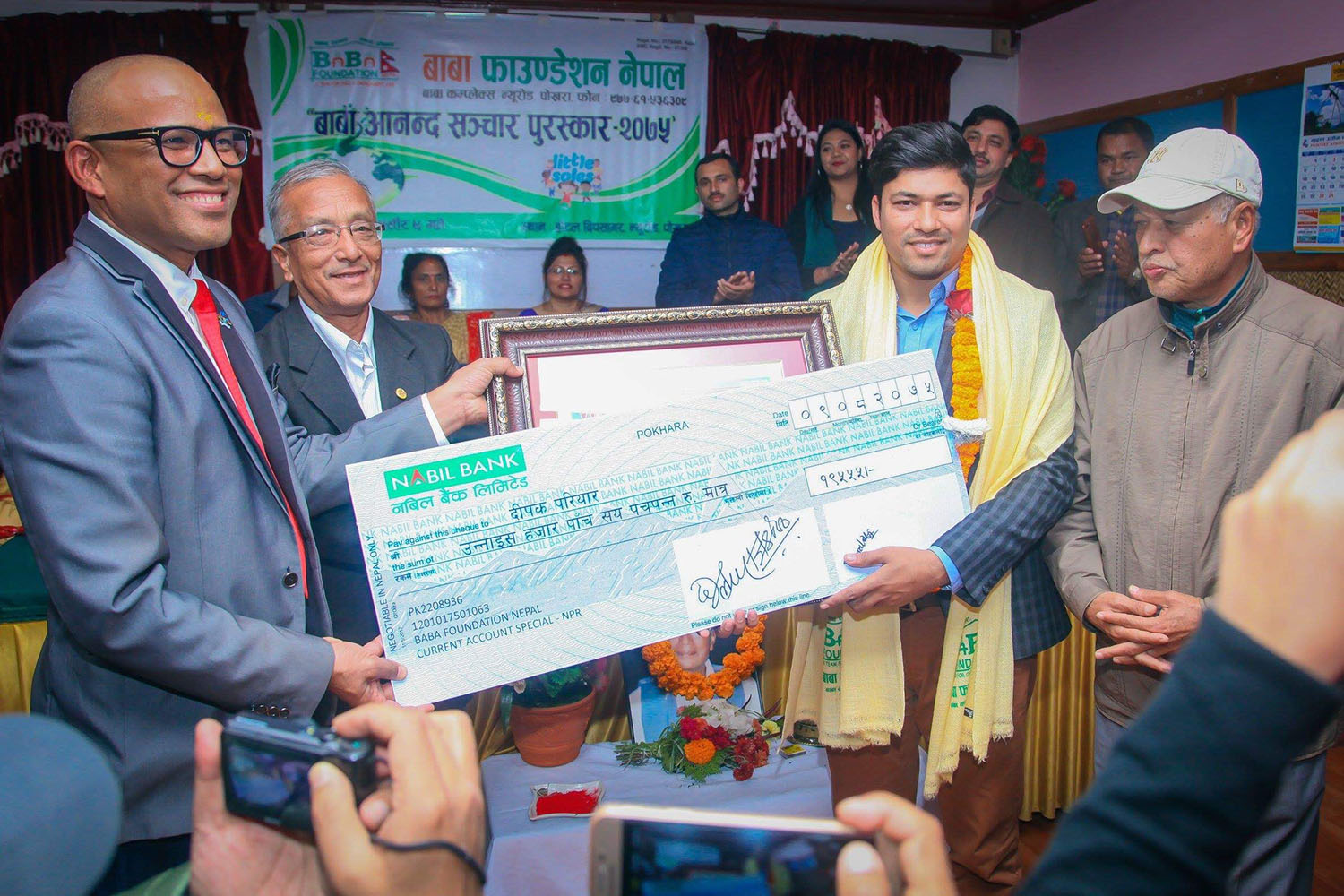 बाबा आनन्द सञ्चार पुरस्कार– २०७५ बाट पत्रकार दीपक परियार सम्मानित