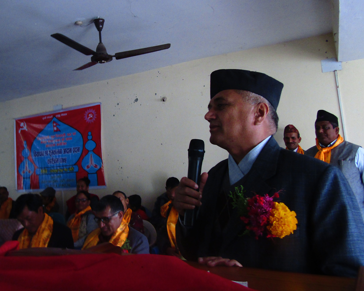 तिहारमा नेपालमै उत्पादित फुलको माला प्रयोग गर्न नेता अधिकारीको आग्रह