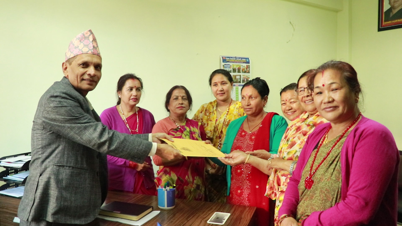 दिदीले बहिनीलाई अन्यायमा पारेको भन्दै ज्ञापनपत्र पेश  बाबुलाई पति र हजुरबालाई ससुरा बनाएर जग्गा जति आफ्नै नाममा