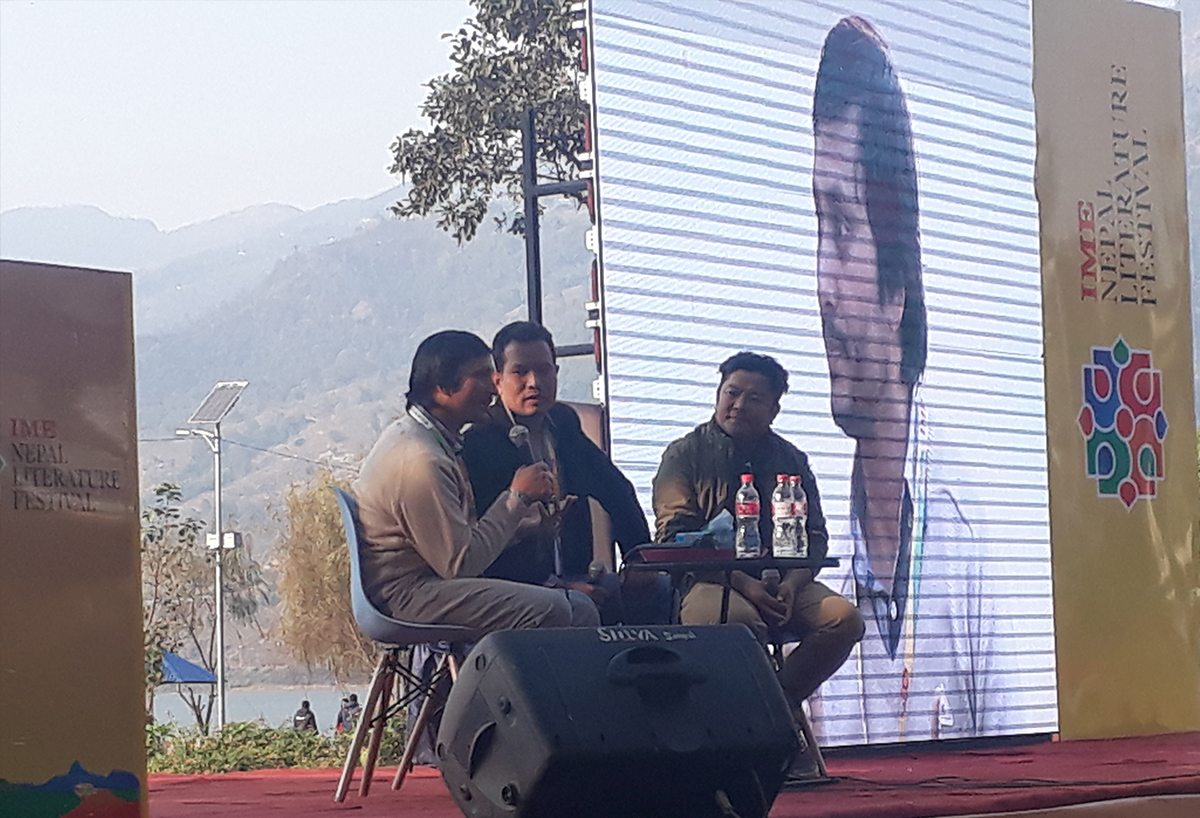 साहित्य महोत्सव : अँध्यारो उज्यालोमा विजयकुमार र रवि लामिछानेको प्रस्तुति