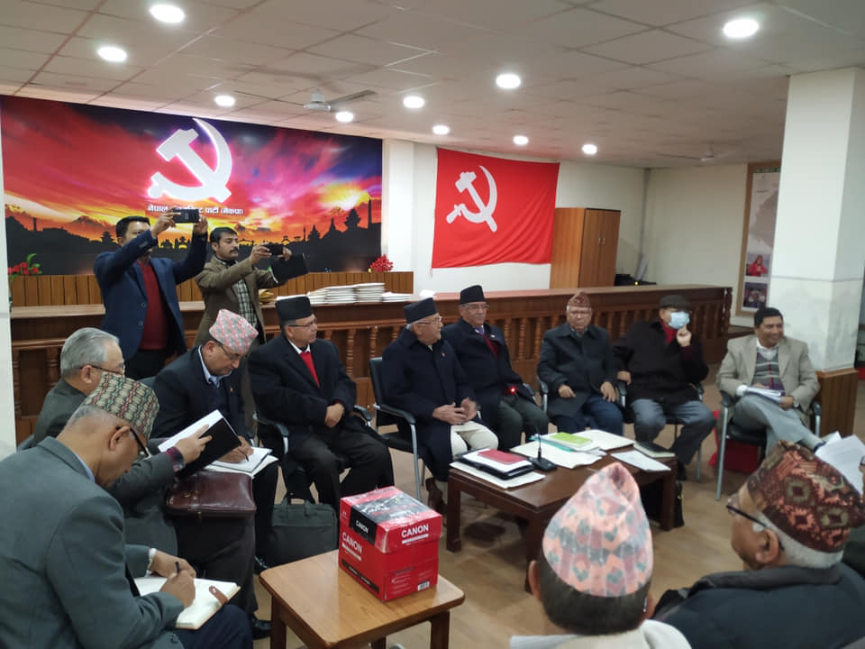 नेकपा बैठक : फरक मतलाई मजाक गरेको भन्दै प्रधानमन्त्रीको आलोचना