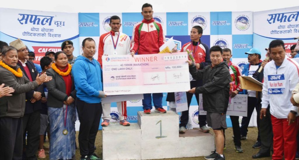 सफल पोखरा म्याराथनको उपाधि आर्मीका रिमाललाई