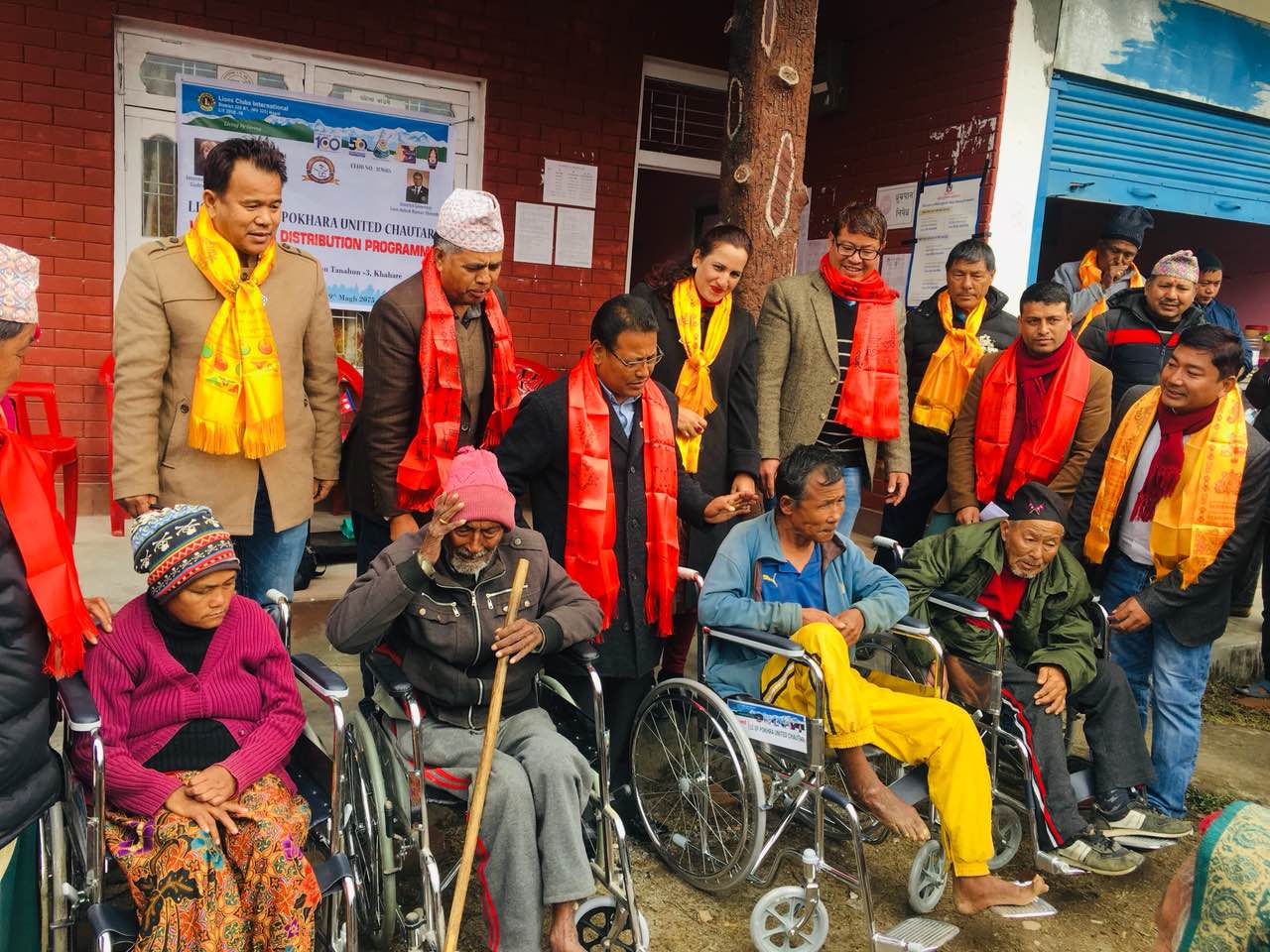 लायन्स क्लव अफ युनाइटेड चौतारीद्वारा ह्वील चियर वितरण