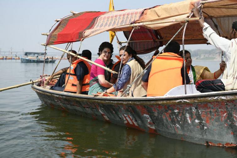 काँग्रेस नेतृ प्रियंकाद्वारा गंगायात्रा सुरु