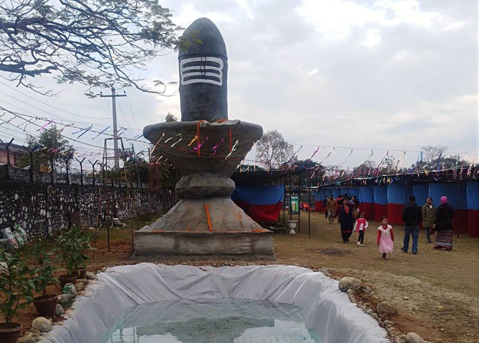 शिवरात्रीः देशैभरका शिव मन्दिरहरूमा दर्शनार्थीहरूकाे घुइँचाे