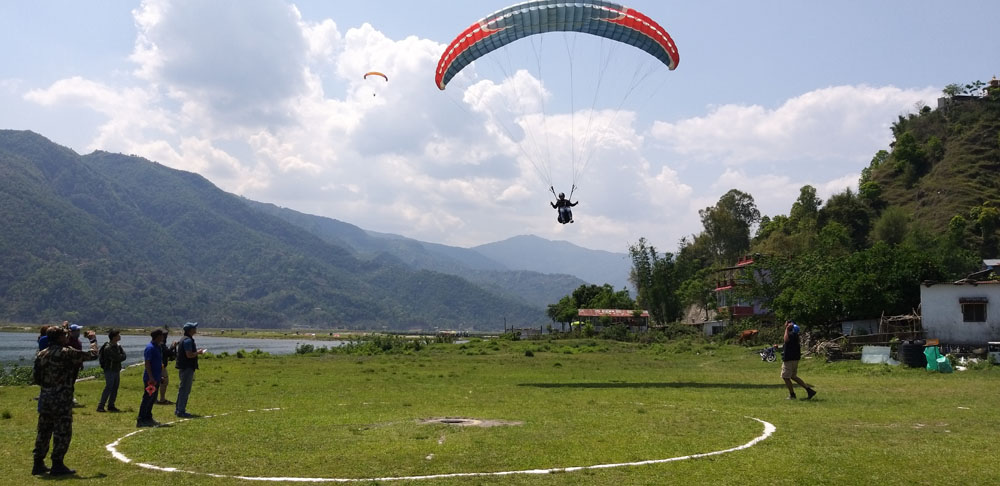 प्याराग्लाइडिङ तर्फको खेल शुरु, एक्यूरेसी र क्रसकन्ट्रितर्फ पहिलो दिन मिश्रित परिणाम
