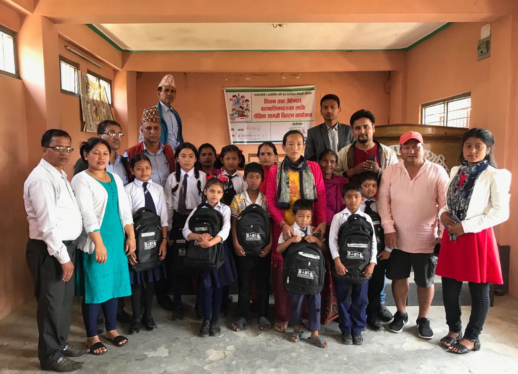 बाबा फाउण्डेशनद्वारा सामुदायिक विद्यालयका विद्यार्थीलाई शैक्षिक सामाग्री  वितरण