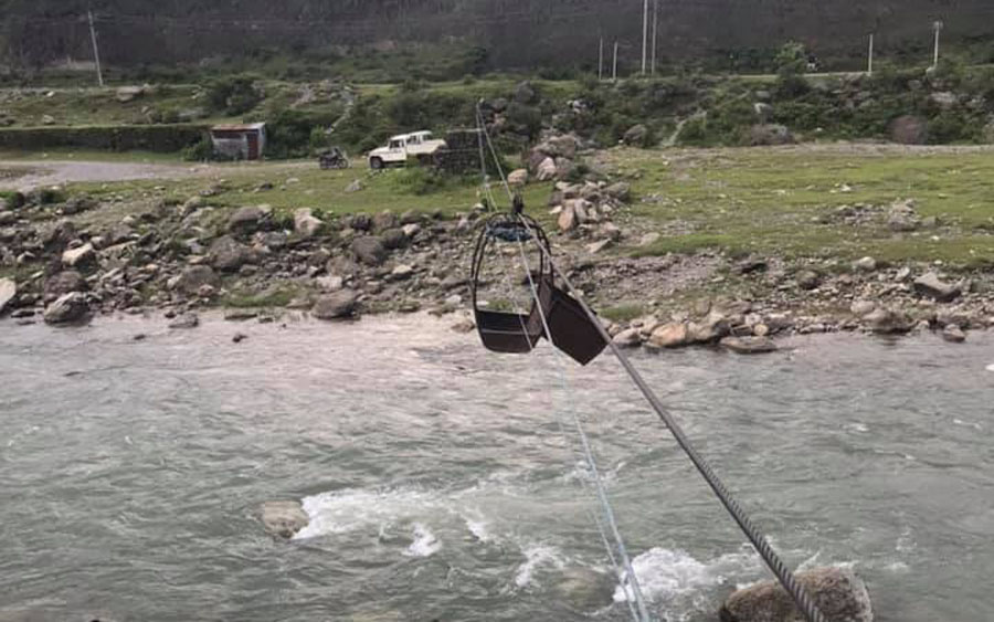 फुस्रे खाेलामाथिको तुइन हटाइयो