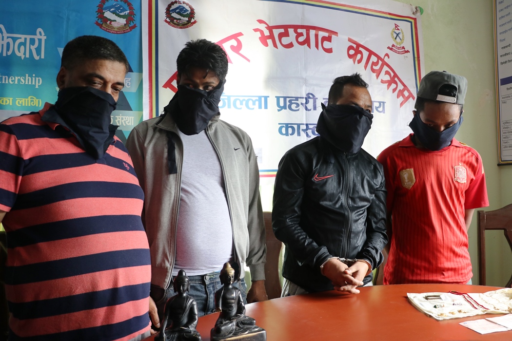 पोखरामा बुद्धको सुनको मुर्ति भनि ठगी गर्नेहरु सार्वजनिक