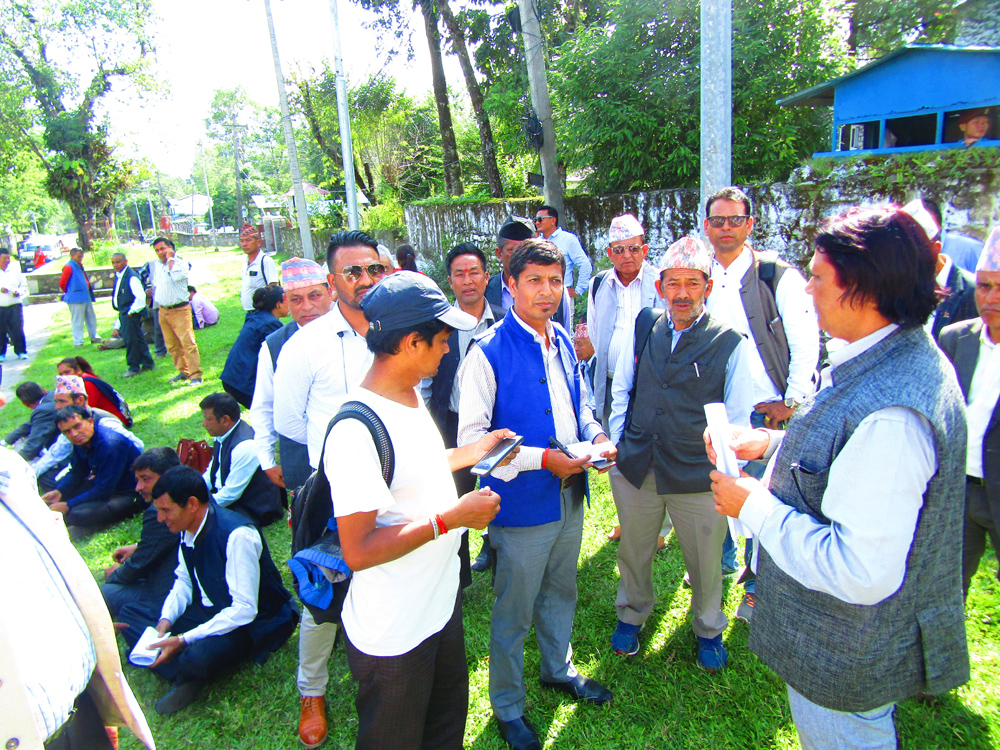 वडाध्यक्षहरुद्वारा मान मर्दन गरेको भन्दै मुख्यमन्त्री समक्ष ज्ञापनपत्र पेश ( भिडियो)