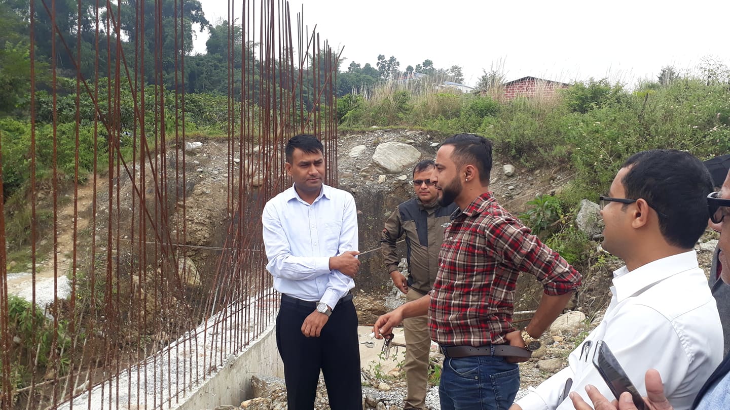 डहरे साँघु पुलको काम तत्तकाल शुरु गर्न सभापति कोइरालाको निर्देशन
