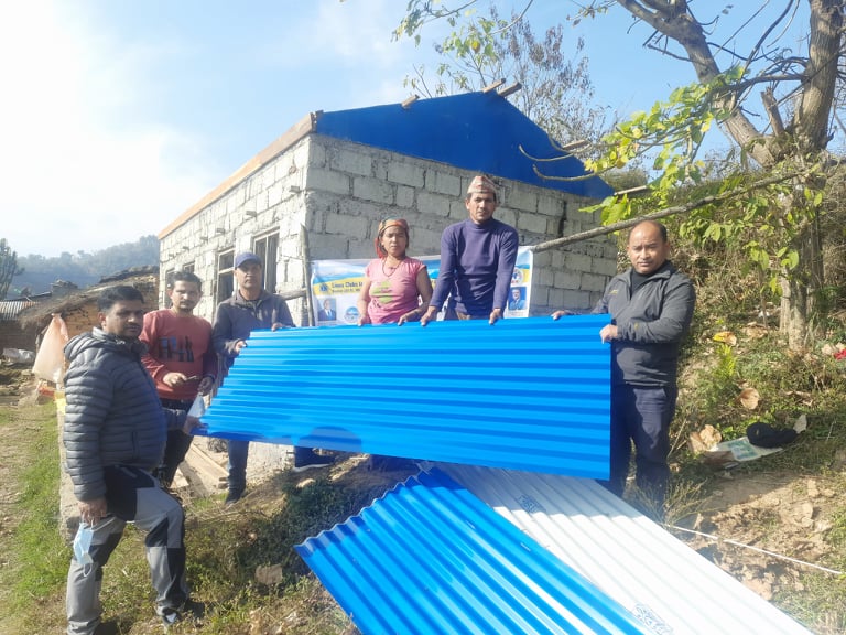 लायन्स क्लब अफ पोखरा माछापुच्छ्रेद्वारा रुपा सिद्धमा जस्तापाता सहयोग