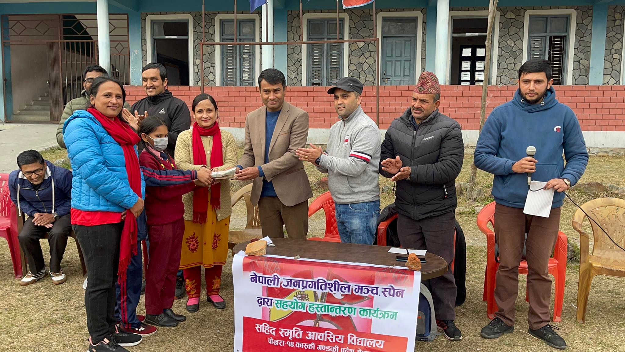 जनप्रगतिशील मञ्च स्पेनद्वारा सहिद स्मृति विद्यालयमा आर्थिक सहयोग