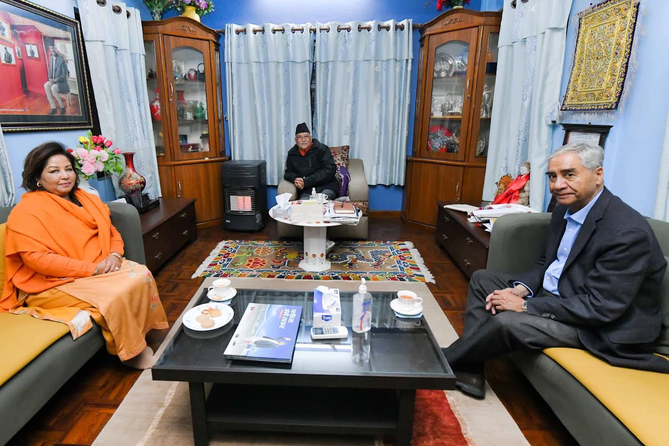 एमाले अध्यक्ष ओली भेट्न प्रधानमन्त्री देउवा बालकाेटमा