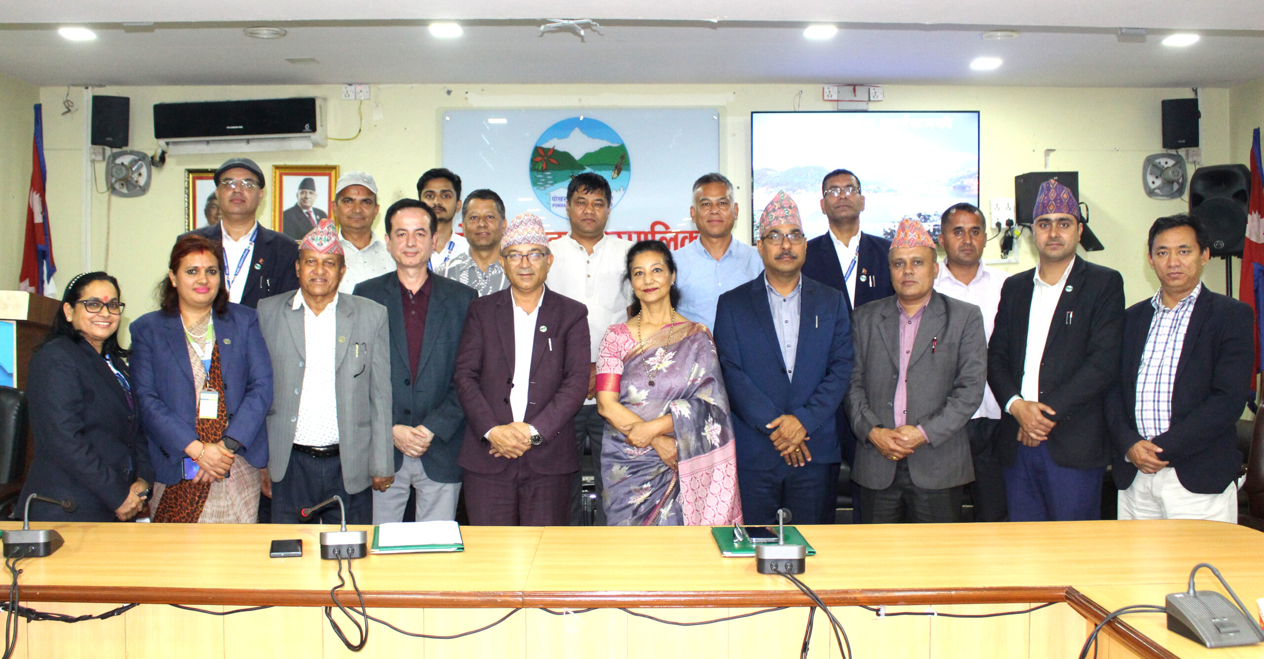पाेखरामा न्यून भएका १०० परिवारकाे लागि घर निर्माण गर्न त्रिपक्षीय सम्झौता