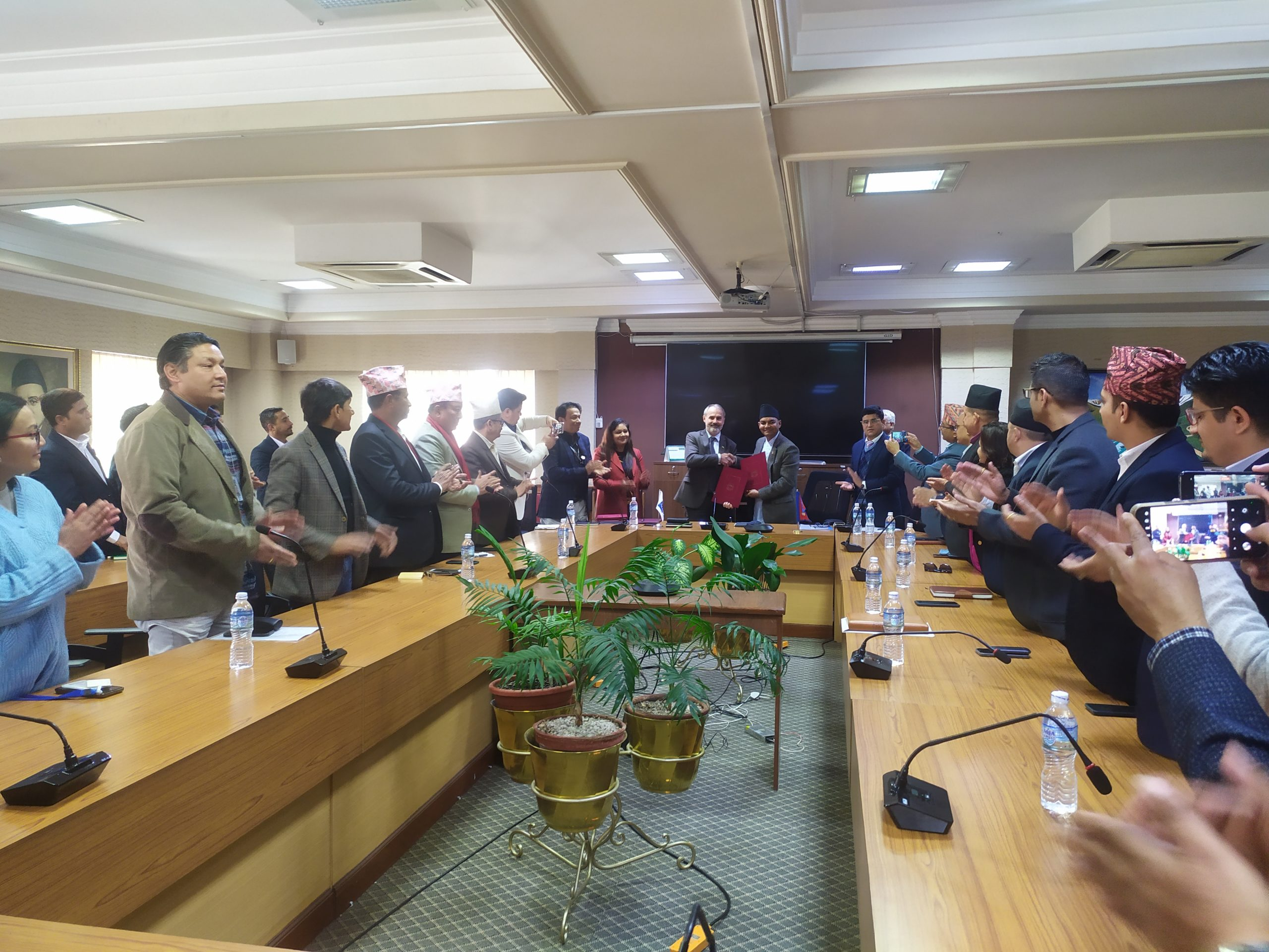एसियाली विकास बैंकले ७० कराेड अनुदान र २१ अर्व ऋण सहयाेग गर्ने