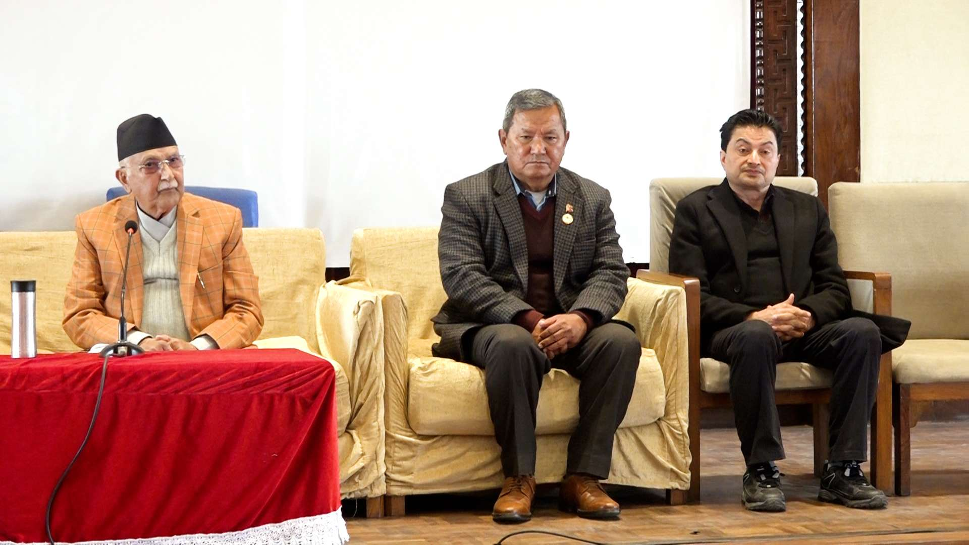 एमाले संसदीय दलको बैठकमा हिउँदे अधिवेशनकाे तयारी सम्बन्धमा छलफल