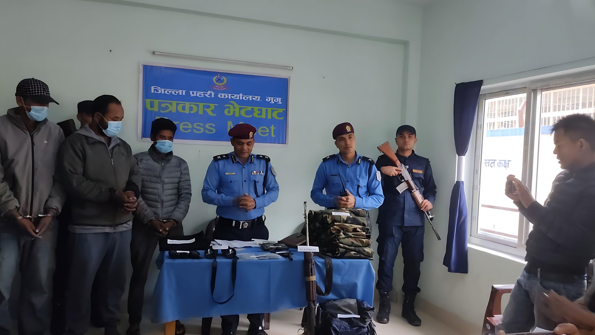 मुगुमा लुटपाटमा संलग्न ३ जना हतियारसहित पक्राउ