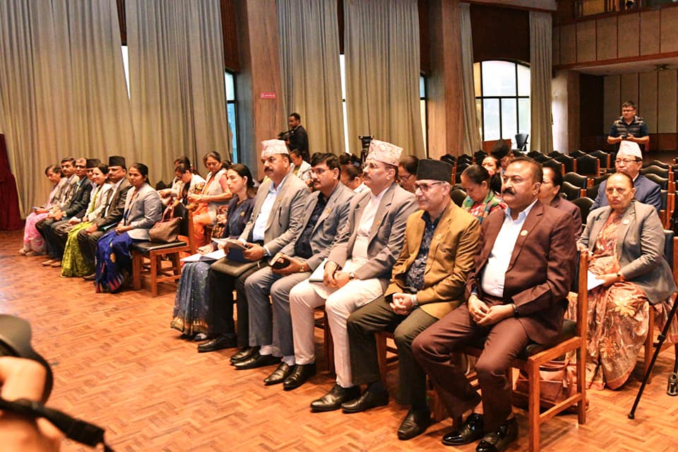 नेकपा एमाले संसदीय दलको बैठक बस्दै