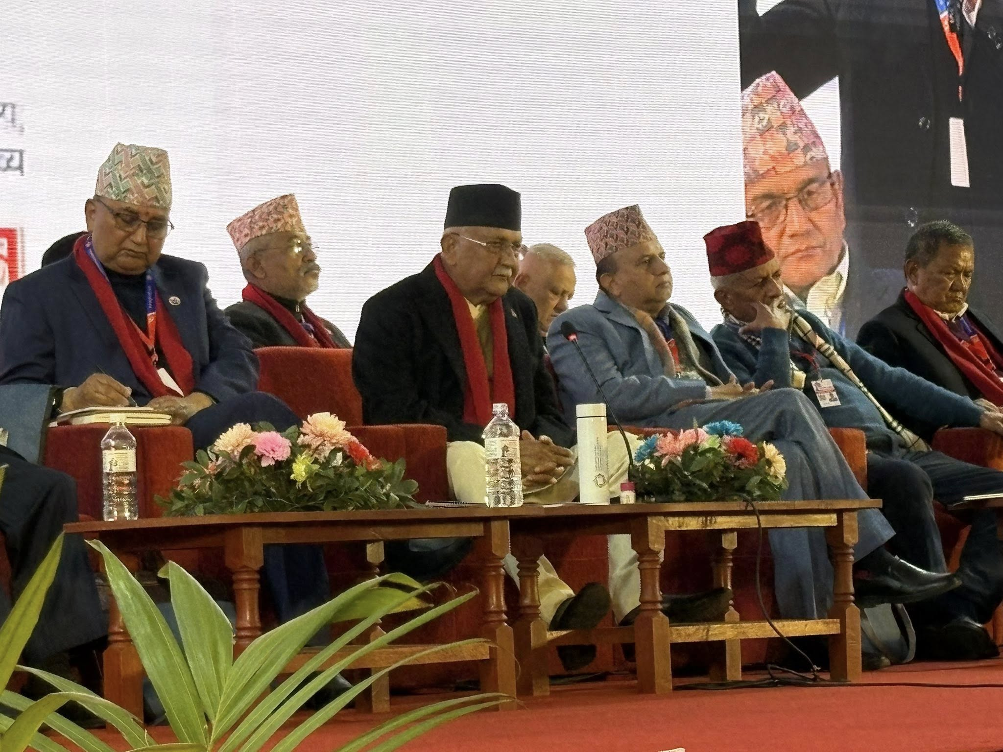 एमाले महाधिवेशनः नेतृत्व चयनका लागि मतदान